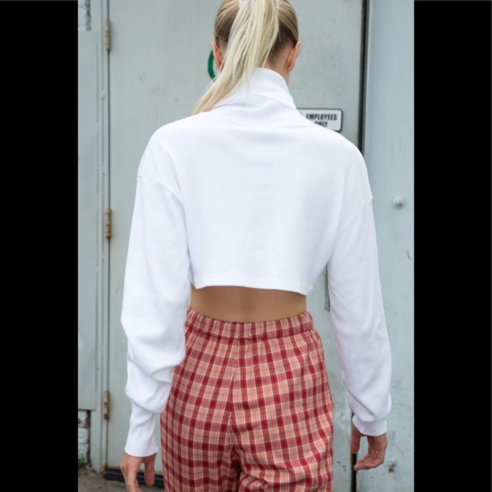 Brandy Melville White Angela Turtleneck top - Picture 2 of 3